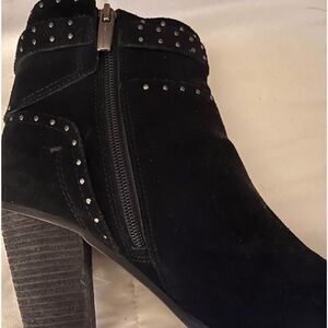 Women’s size 9 Vince Camuto bootie. Genuine suede. Like new. No tags.
